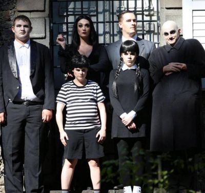Trofei Kanavka Zavrshvam Addams Family Kostume Alkemyinnovation Com